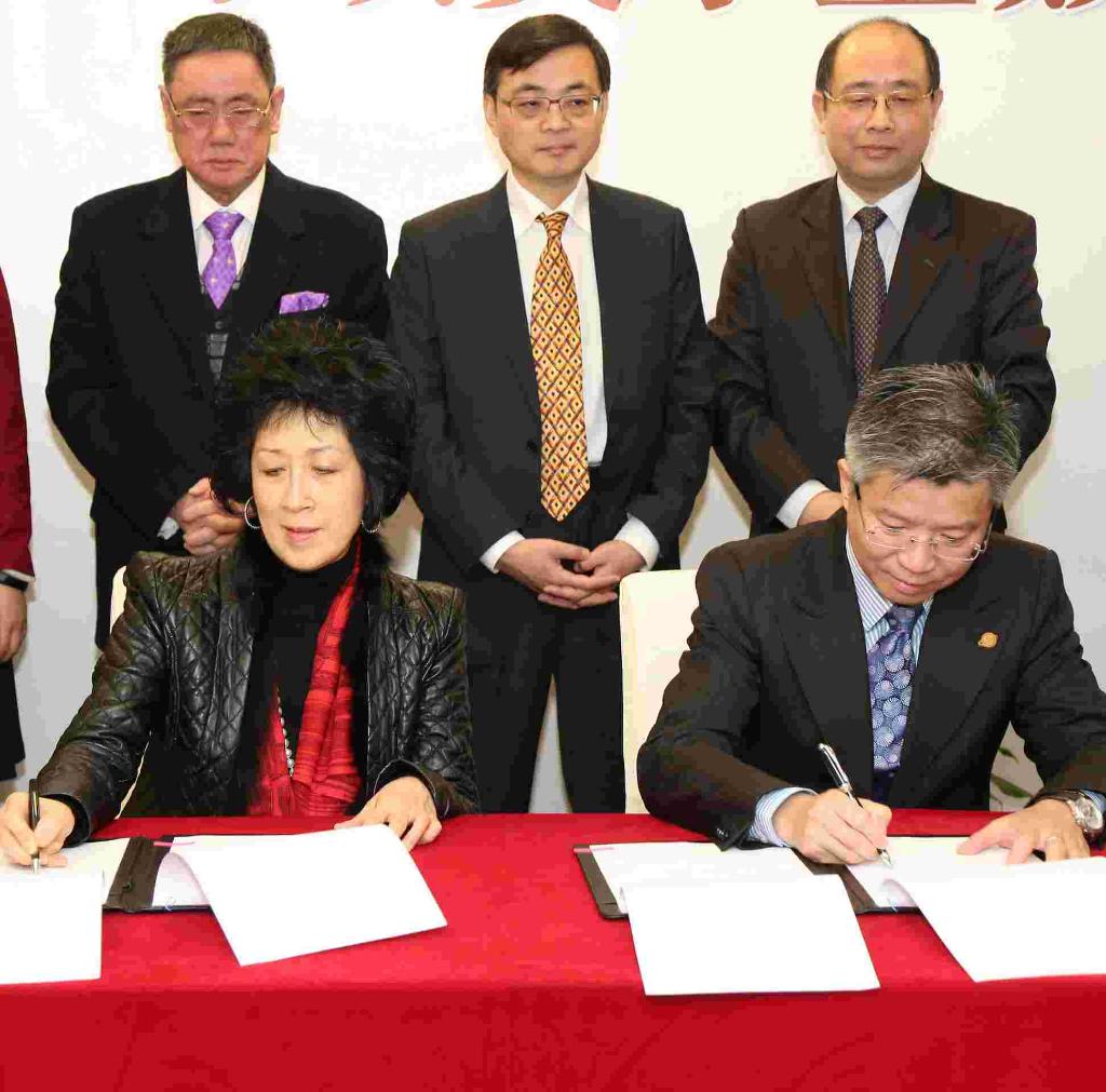 iKwok专项奖学金签约仪式在我院举行