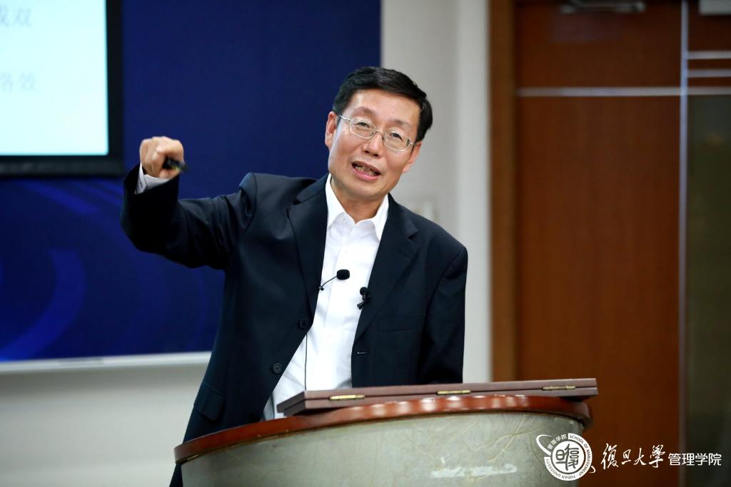 厦门大学管理学院教授,2010年"复旦管理学杰出贡献奖"获奖人吴世农