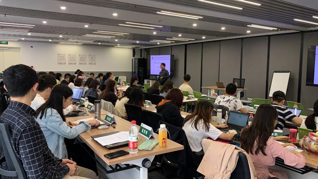 英文写作不用愁 大佬秘籍助你通关“学术打怪升级之旅”