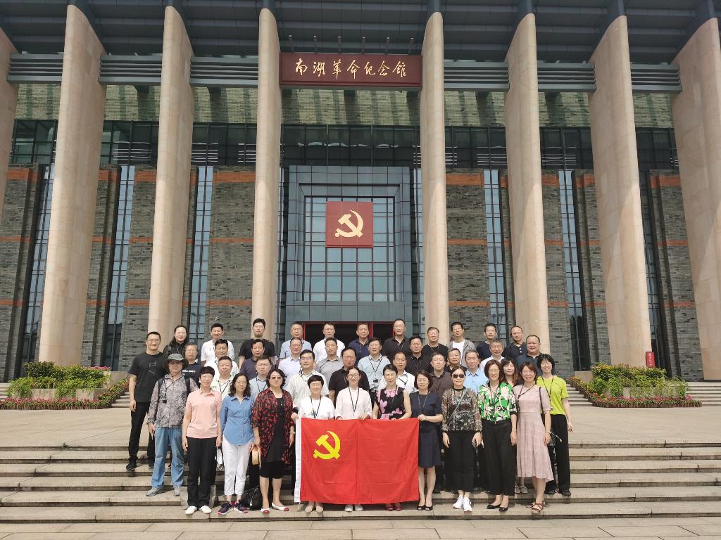 青島市領導公務人員臺港澳工作專題培訓班在復旦大學管理學院舉辦