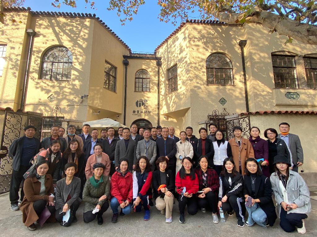 文创产业和旅游业高质量发展专题培训班在上海交通大学顺利开班(图1) 文创产业和旅游业高质量发展专题培训班在上海交通大学顺利开班(图1)