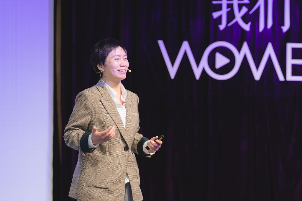 黄萱菁：迈向大规模语言模型，“我们从未与通用人工智能如此接近”