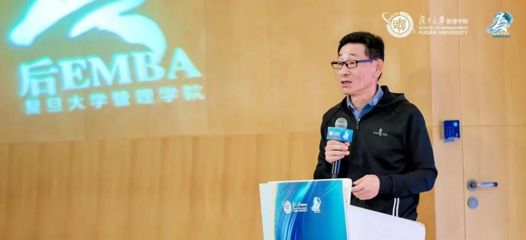 后EMBA年会观点 | 鲍明晓：从“为国争光”走向“千家万户”，共建未来美好生活新范式