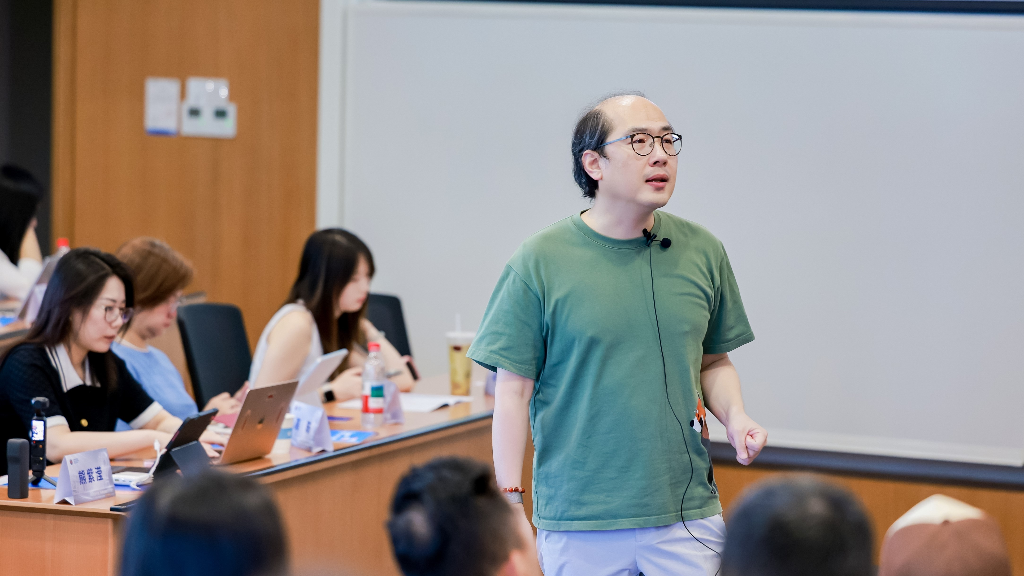 邹德强：AI无处不在，为何还要读商学院？